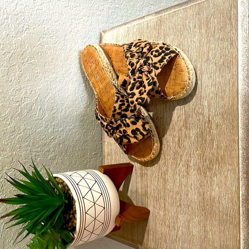 Nine West leopard printed sandels